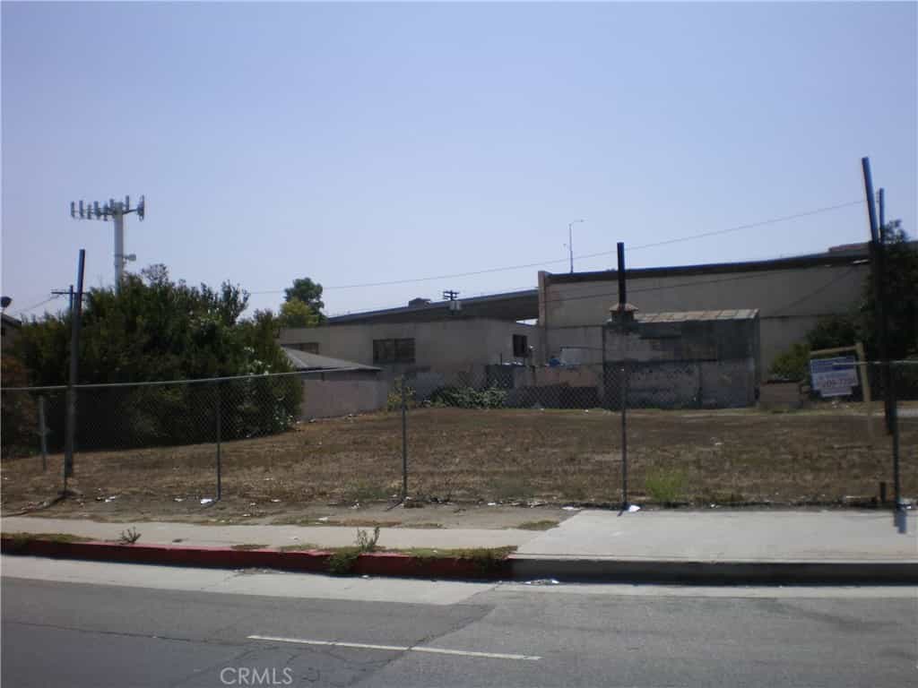 Condominium in Los Angeles, California 10937380