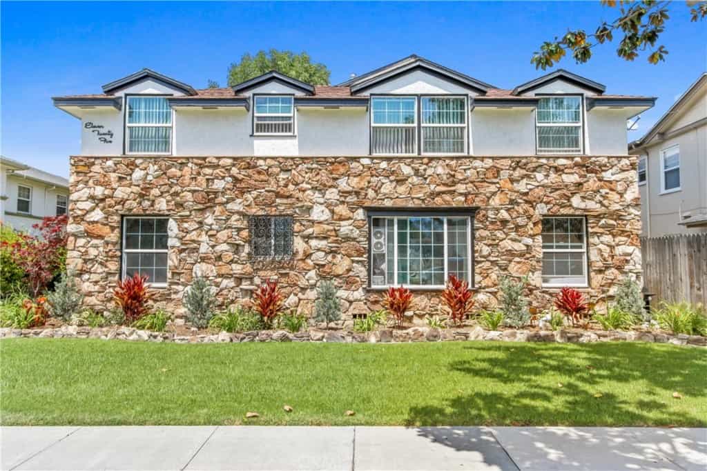 Condominium in California Heights, California 10937418