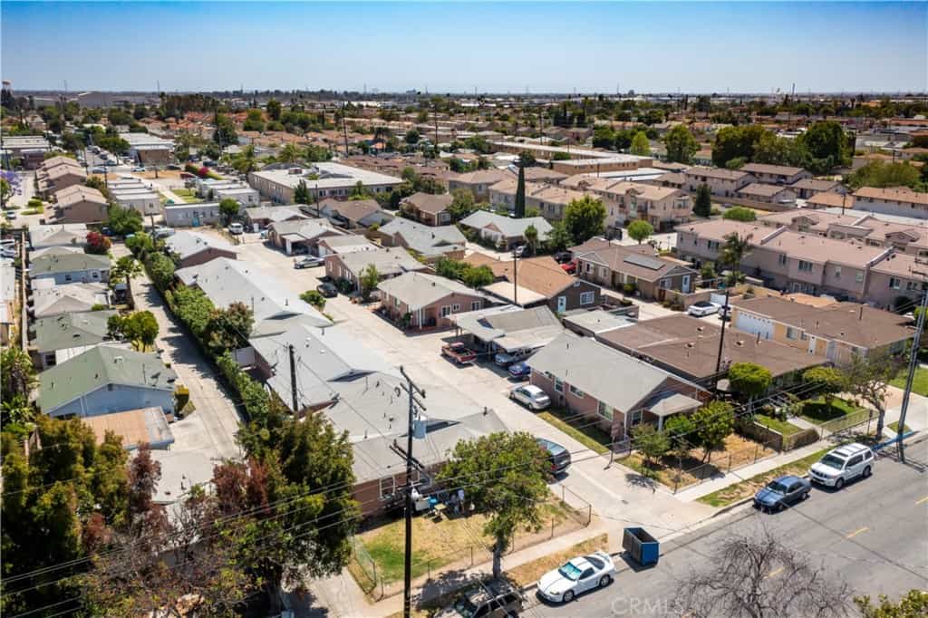Condominium in Cudahy, California 10937436