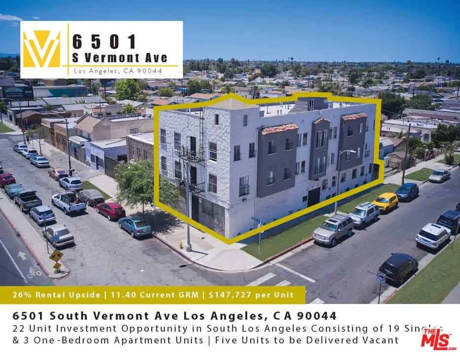 Condominium in Van Ness, California 10937516