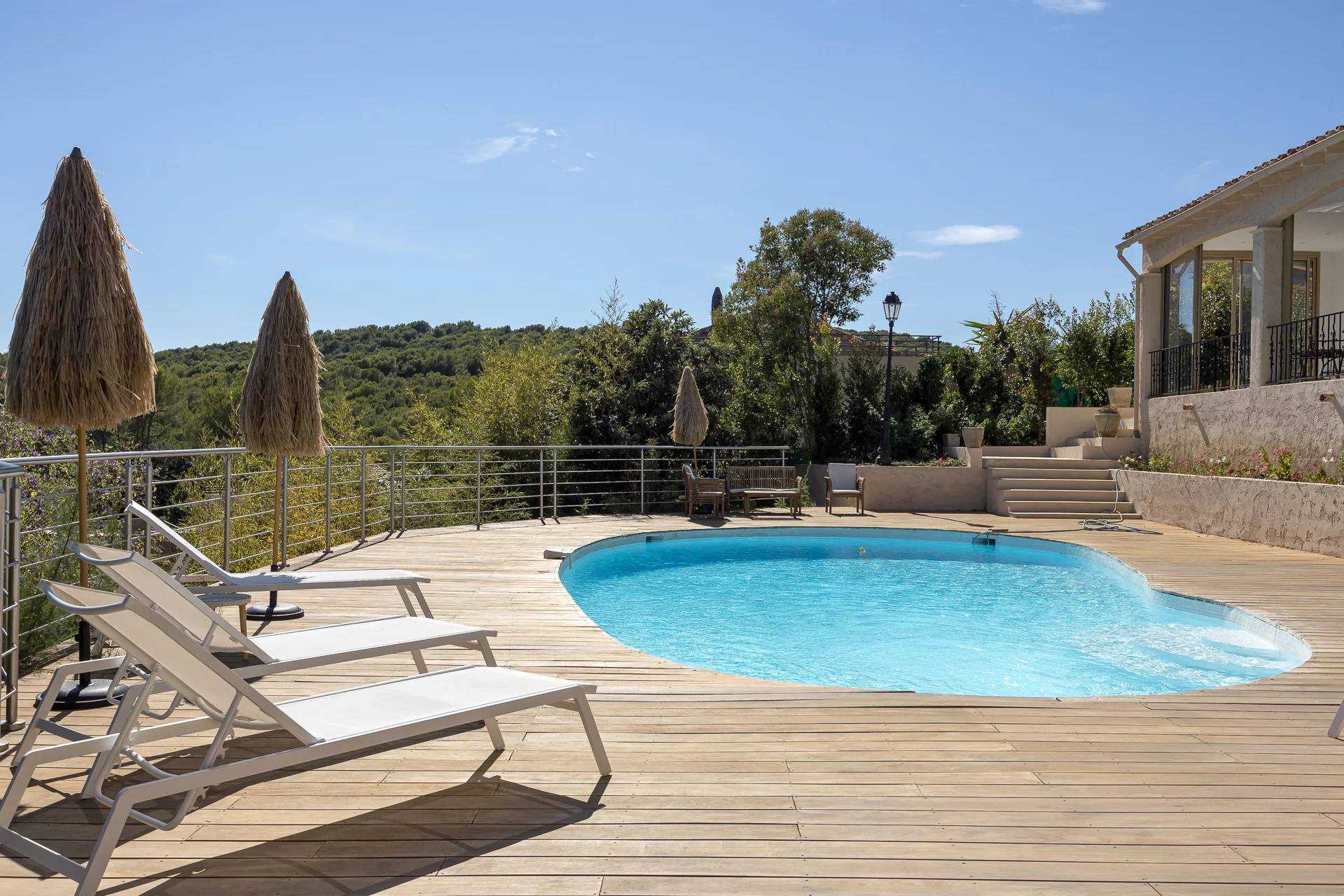 House in Vallauris, Provence-Alpes-Cote d'Azur 10937542