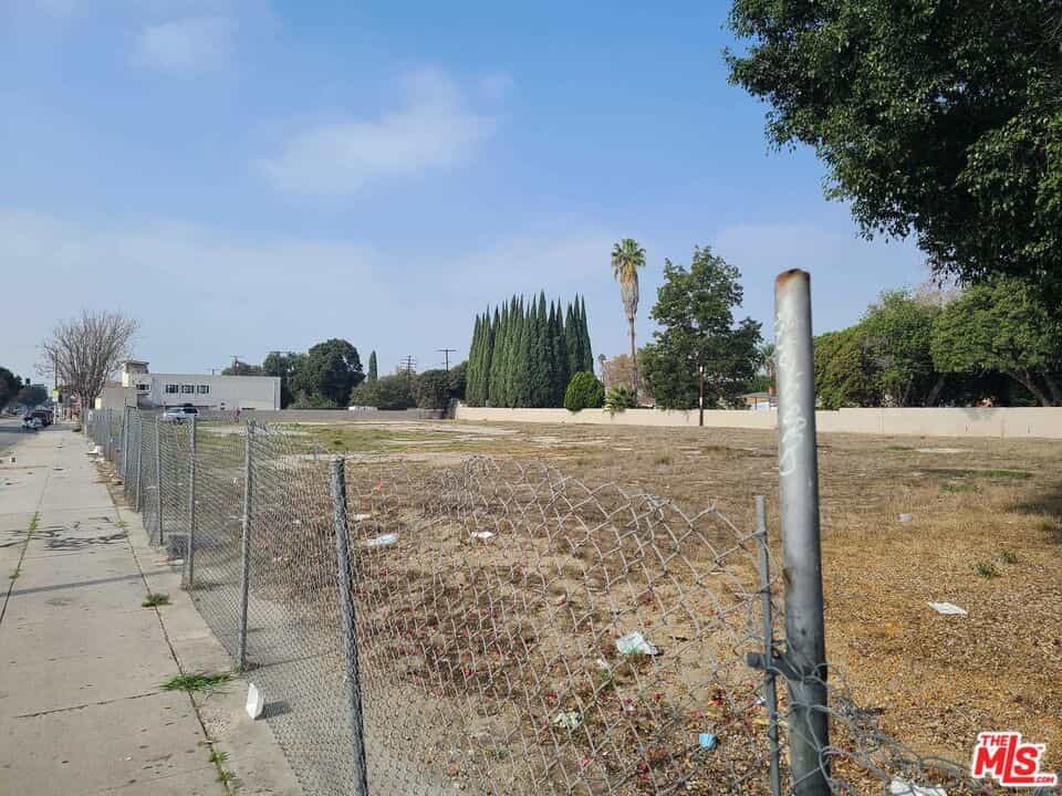 Condominium in Compton, California 10937569