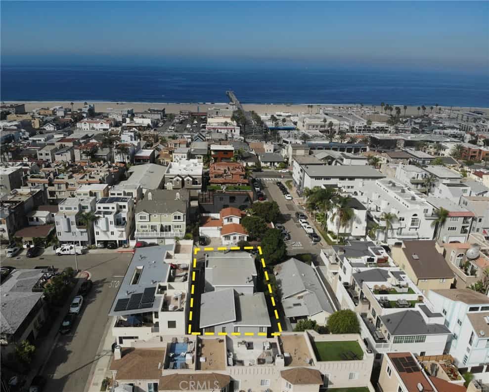 Condominium in Hermosa Beach, California 10937632