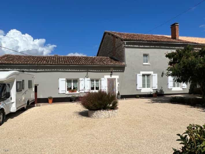 House in Civray, Nouvelle-Aquitaine 10937700