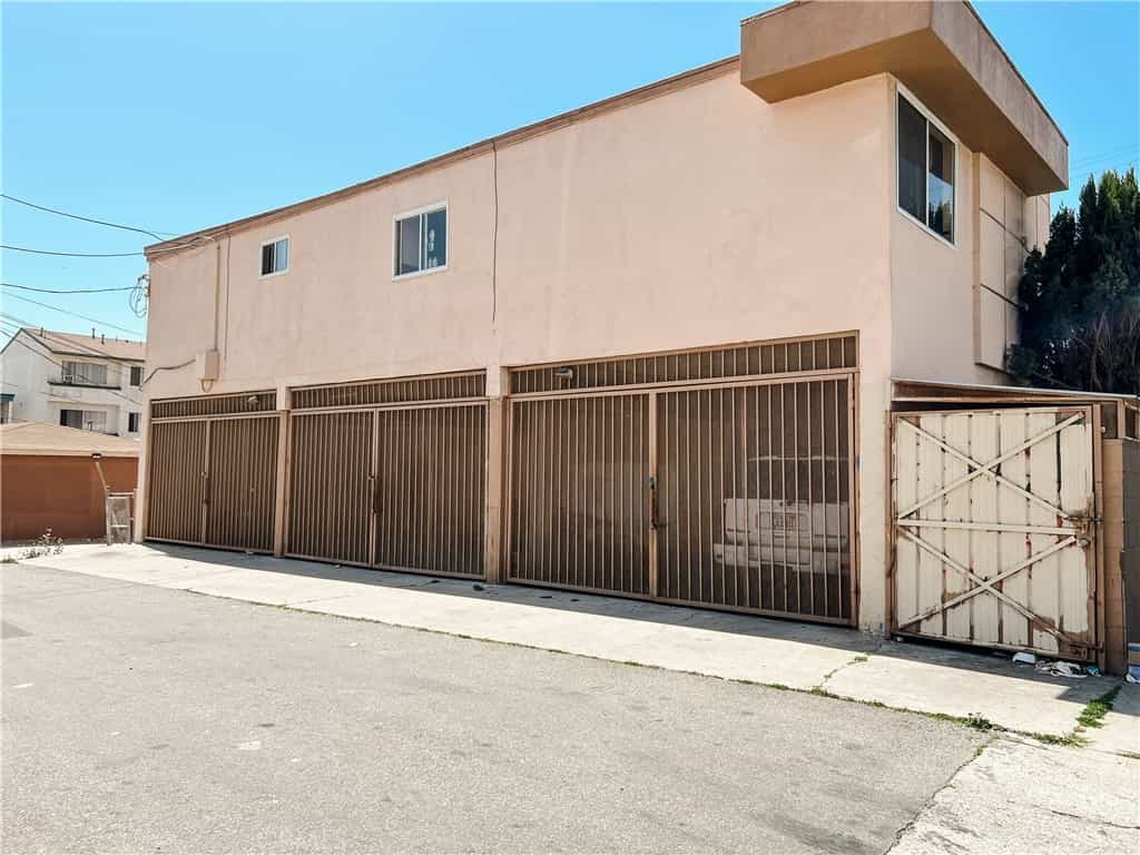 Condominium in Gardena, California 10937954