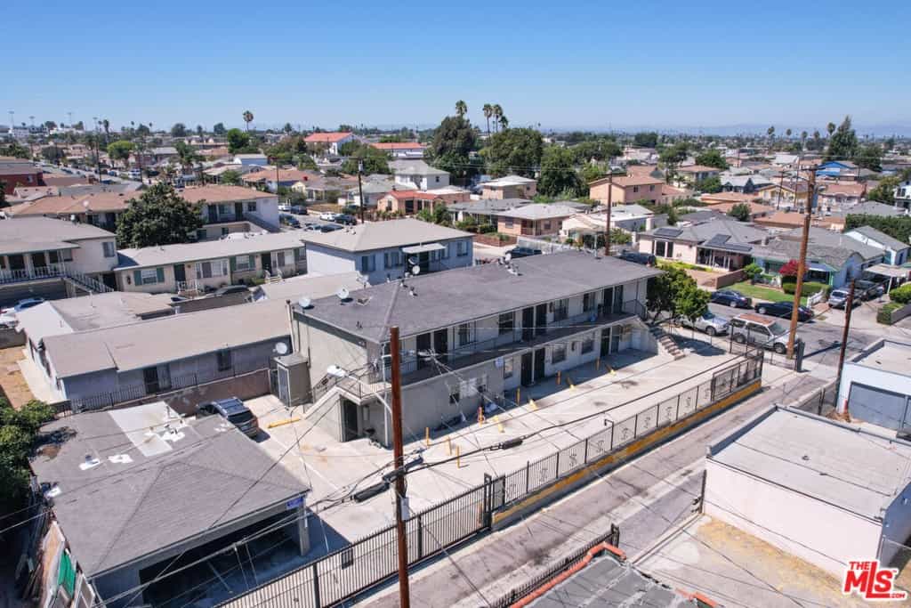 Condominium in Los Angeles, California 10937999