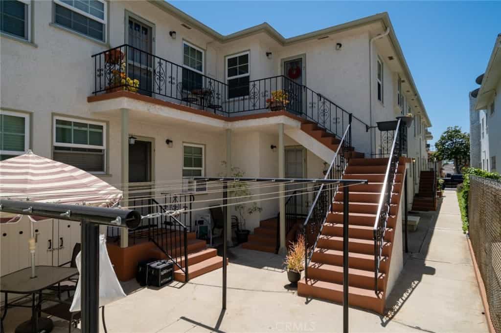 Condominium in California Heights, California 10938157