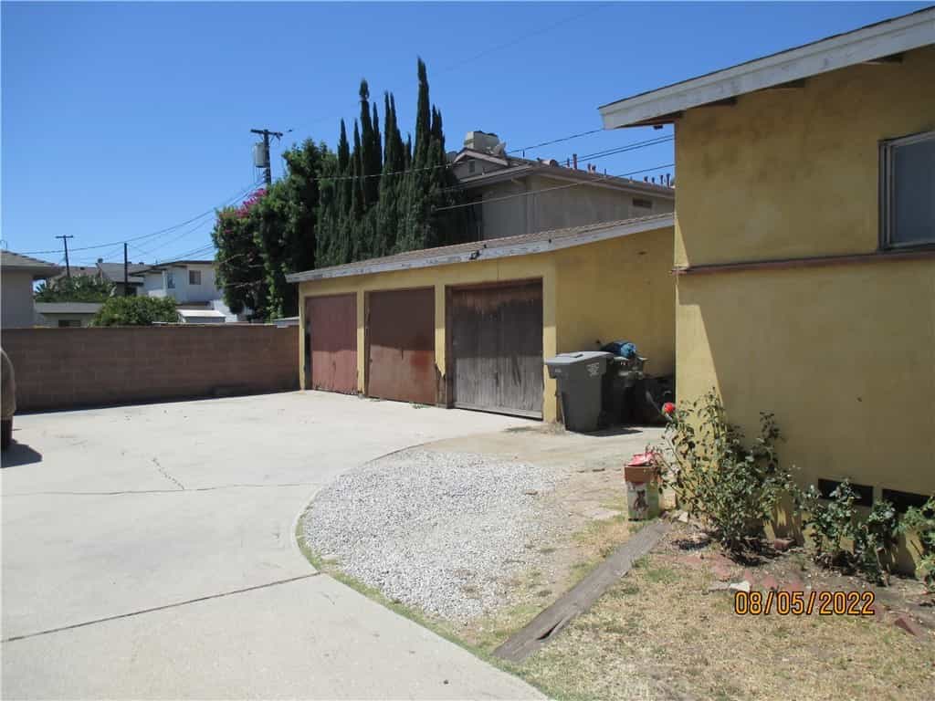 Condominium in Gardena, California 10938220