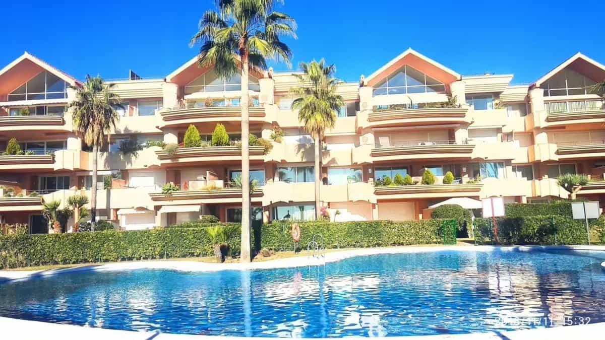 Condominium in El Angel, Andalusia 10938548