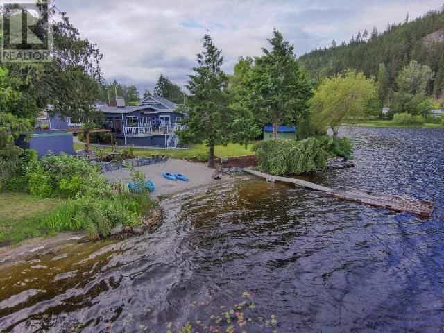 קוֹנדוֹמִינִיוֹן ב Powell River, British Columbia 10938759