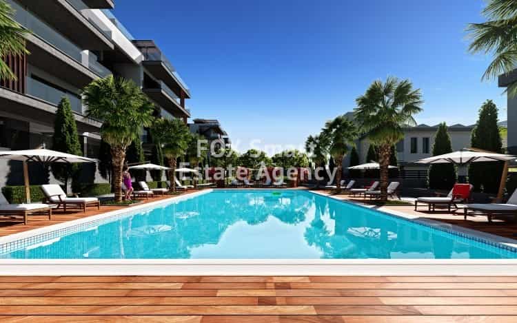 Condominium in Mouttagiaka, Limassol 10939209
