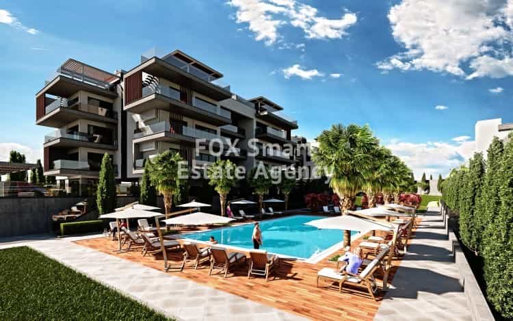 Condominium in Mouttagiaka, Limassol 10939209