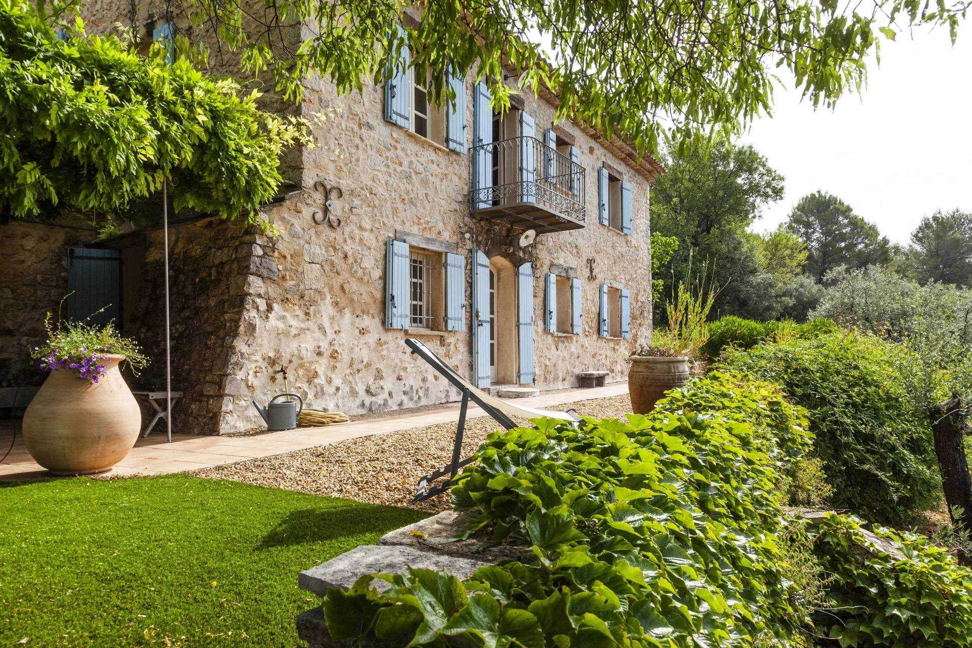 Talo sisään Callas, Provence-Alpes-Côte d'Azur 10939591
