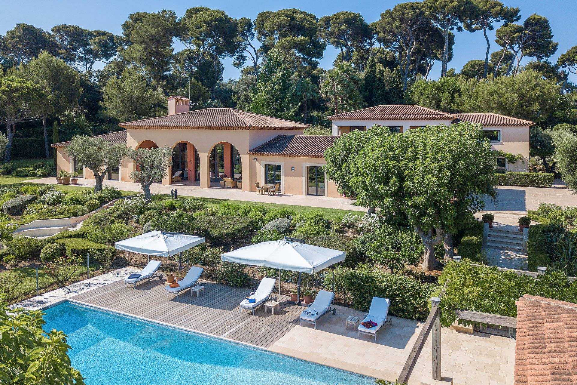 House in Antibes, Provence-Alpes-Côte d'Azur 10939596