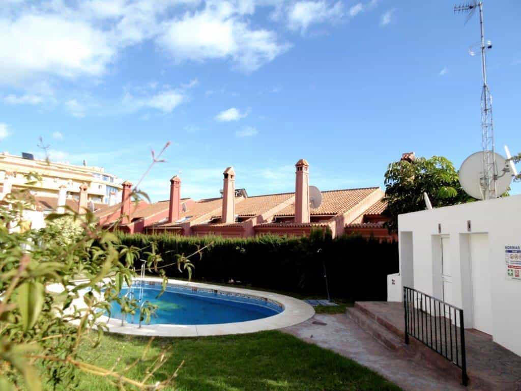 Talo sisään Santa Fe de los Boliches, Andalusia 10940098