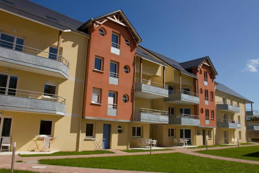 Condominium in Grandcamp-les-Bains, Normandie 10940210