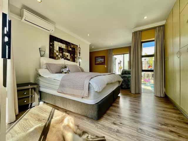 Huis in Cape Town, Western Cape 10940222