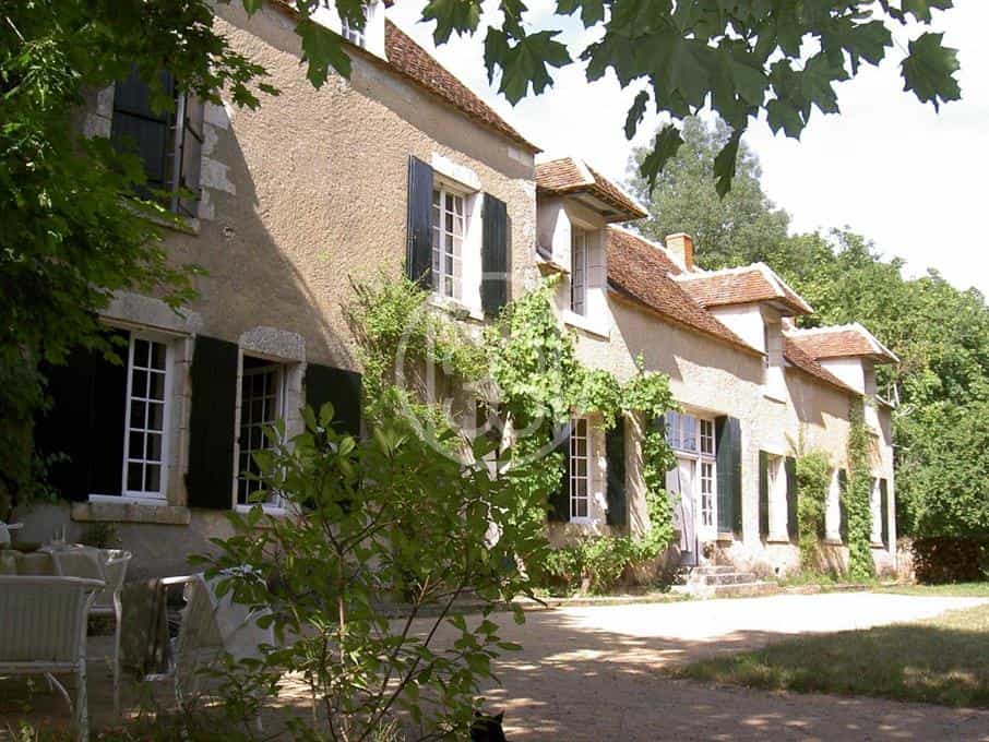 σπίτι σε Ruffec, Centre-Val de Loire 10940421