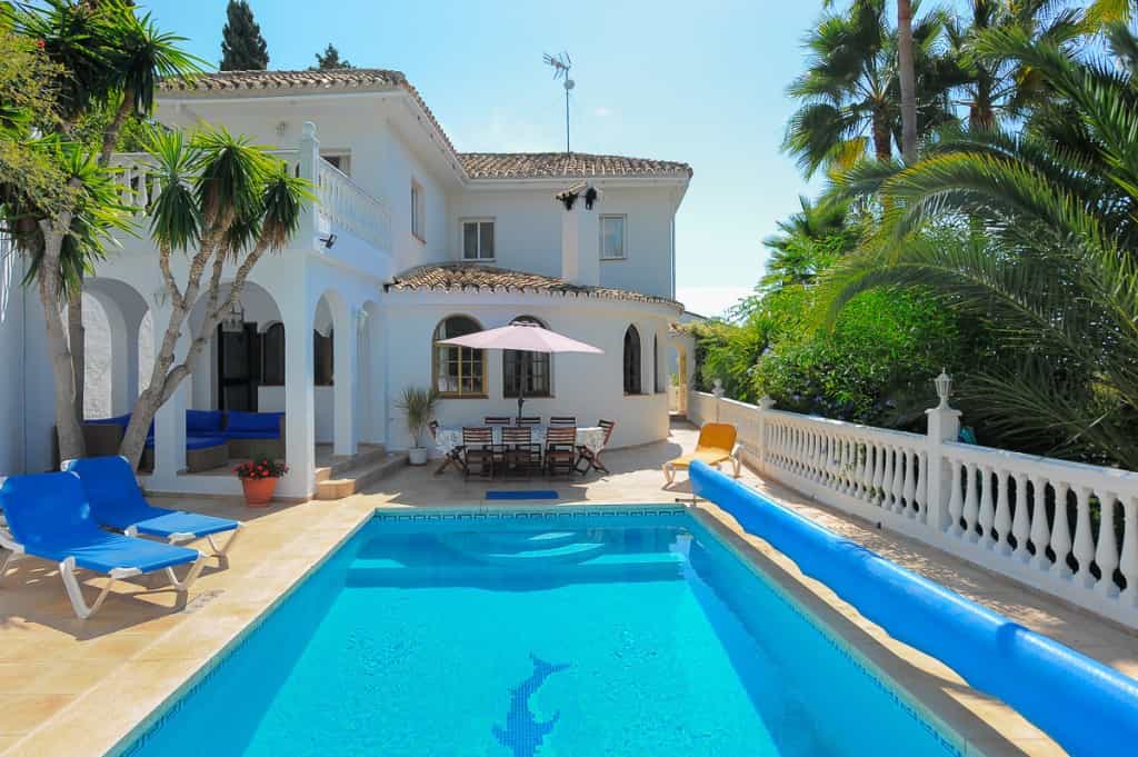 House in Fuengirola, Andalusia 10942327