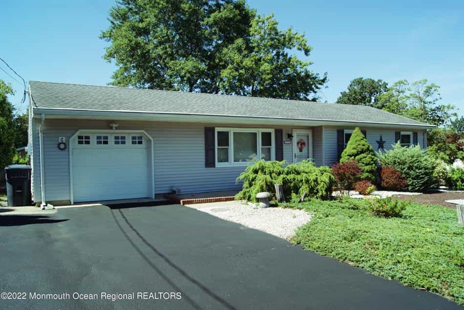 House in Arrowhead Village, New Jersey 10942446