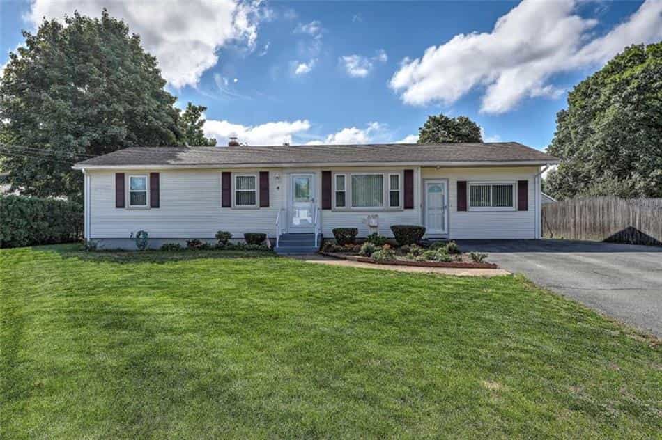 House in Spring Lake, Rhode Island 10942597