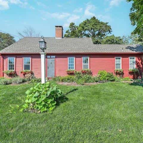 House in Spring Lake, Rhode Island 10942624