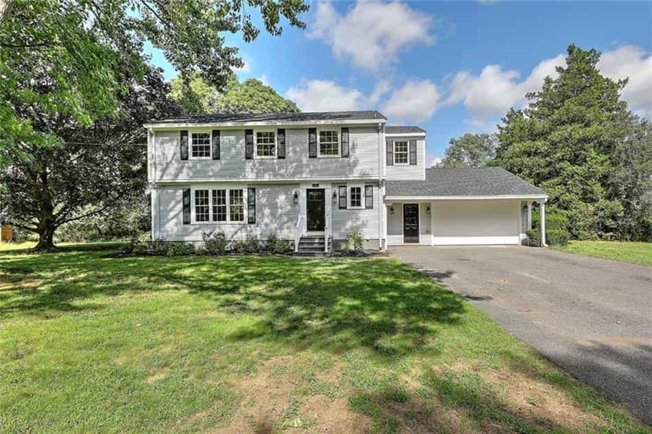 House in Monroes, Massachusetts 10942733
