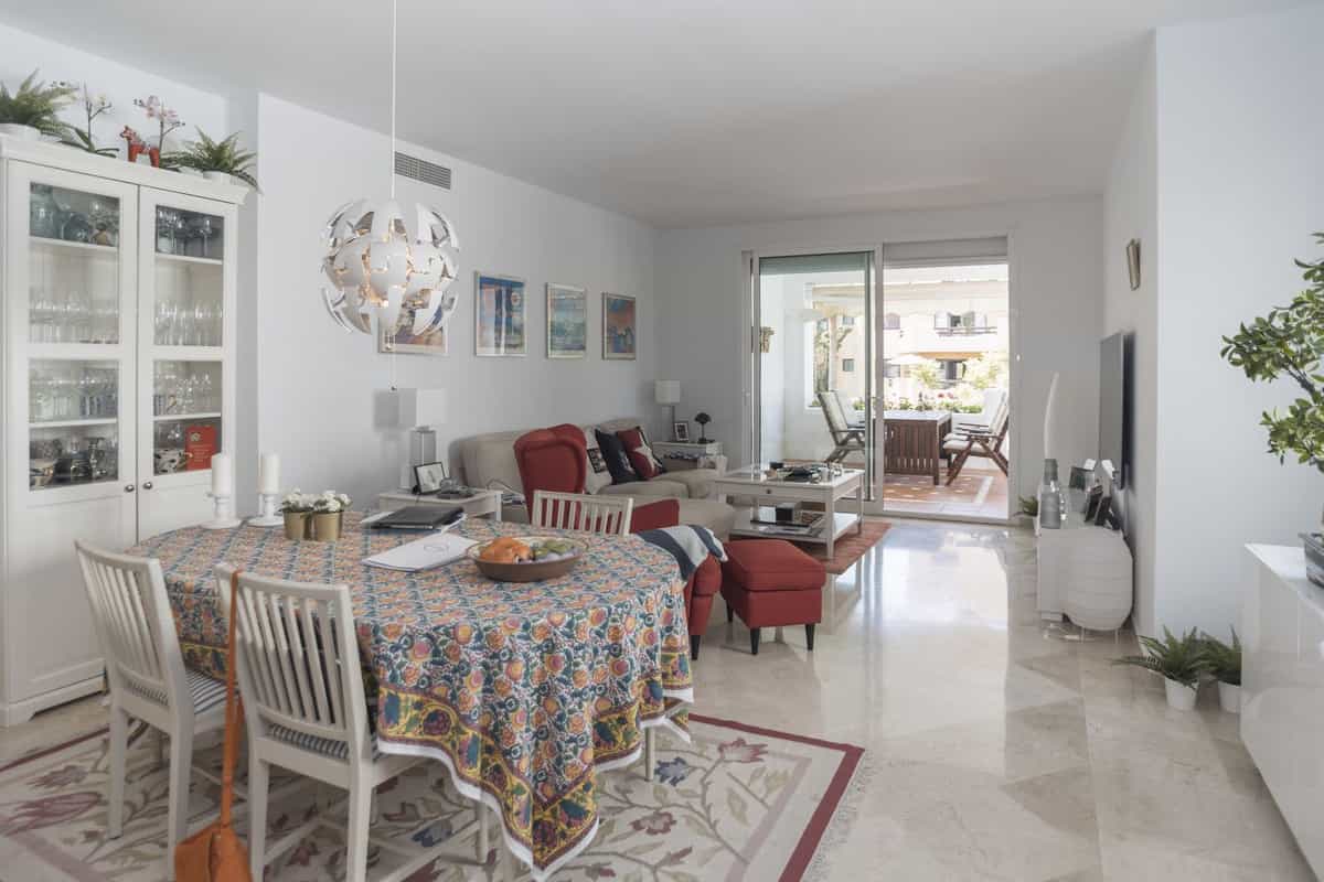 Condominium in Benahavis, Andalusië 10942814