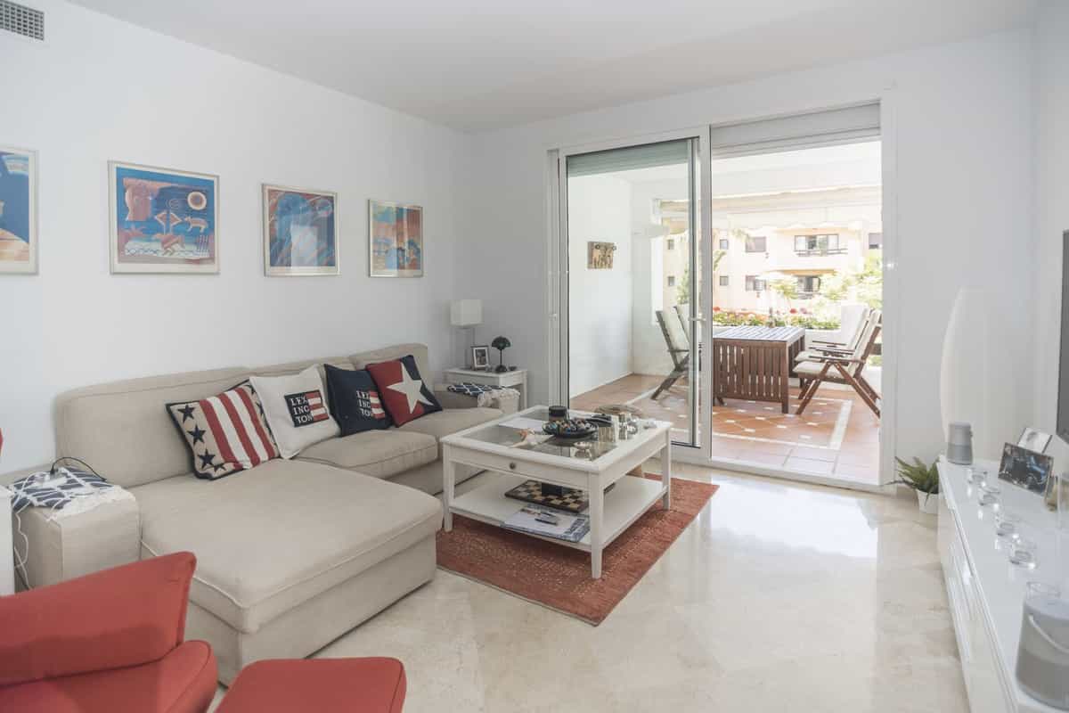 Condominium in Benahavis, Andalusië 10942814