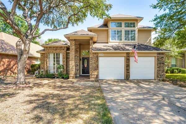 House in Dalworthington Gardens, Texas 10942916