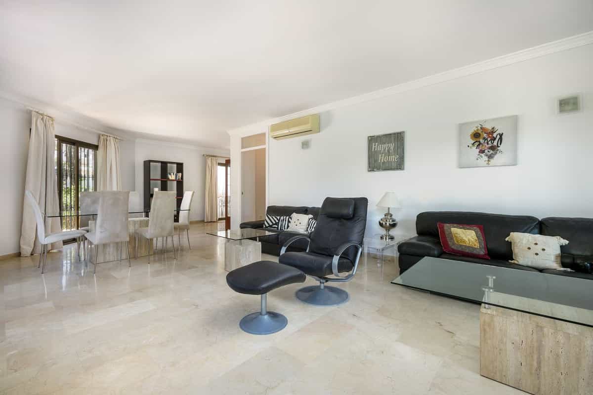 Condominium in Ojen, Andalusia 10943024