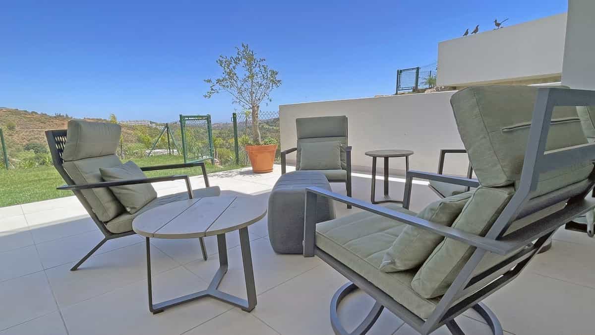 Condominium in Fuengirola, Andalusia 10943090