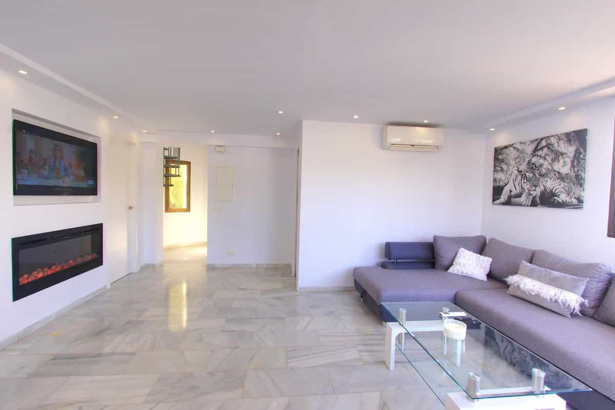 Condominium in Marbella, Andalucía 10943093