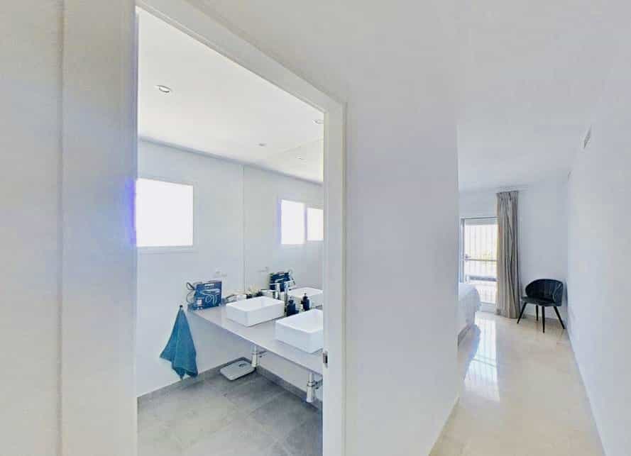 Condominium in Moncloa, Madrid 10943105
