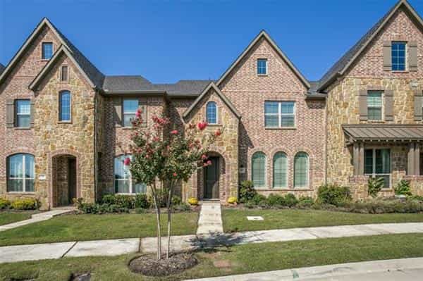 House in Grapevine, Texas 10943126