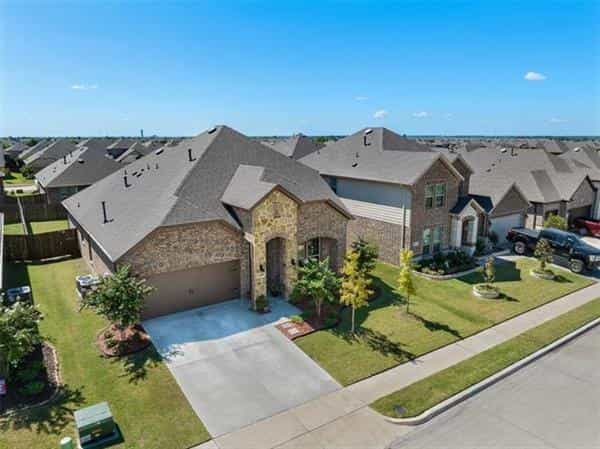 House in Travis Ranch, Texas 10943128