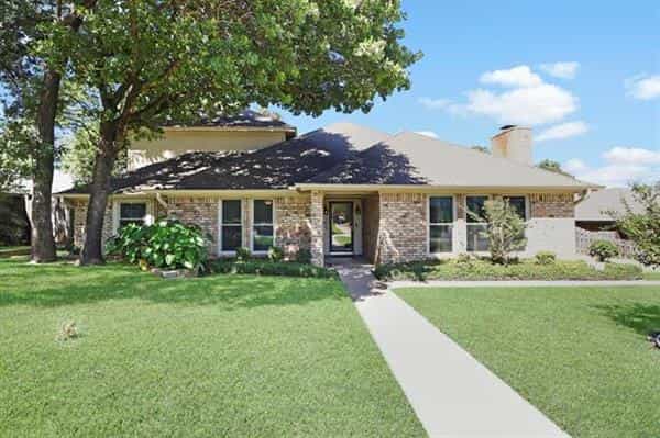 Rumah di Taman Dalworthington, Texas 10943195