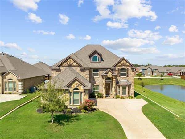 House in Kennedale, Texas 10943410