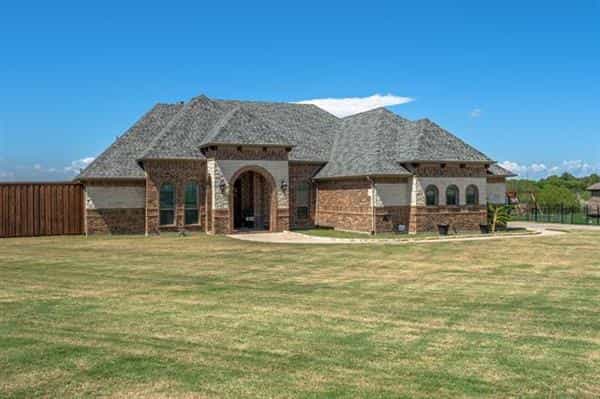 بيت في Talty, Texas 10943417