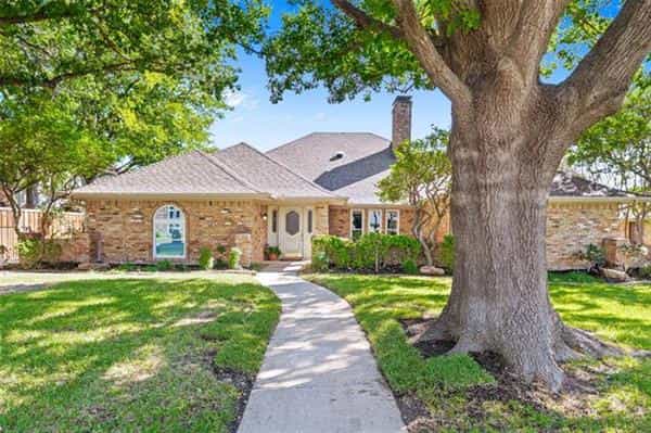 House in Plano, Texas 10943420