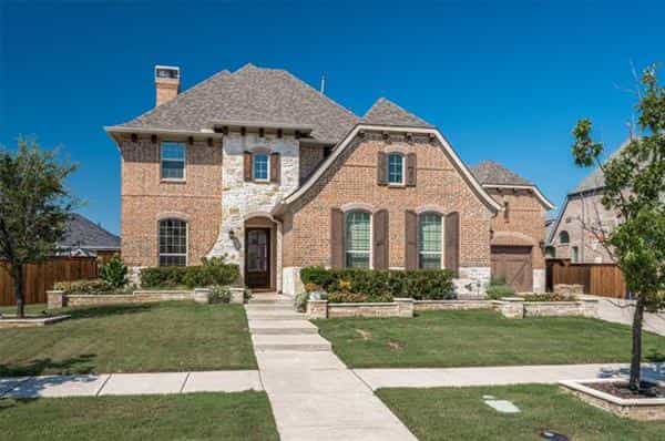 House in Hackberry, Texas 10943549