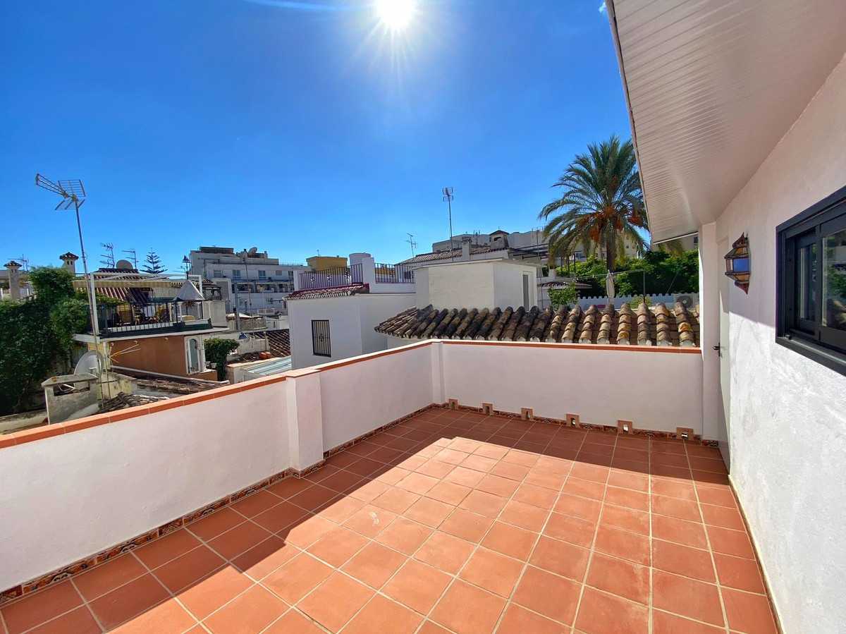 House in Marbella, Andalusia 10943889