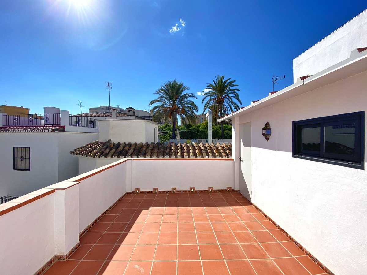 House in Marbella, Andalusia 10943889