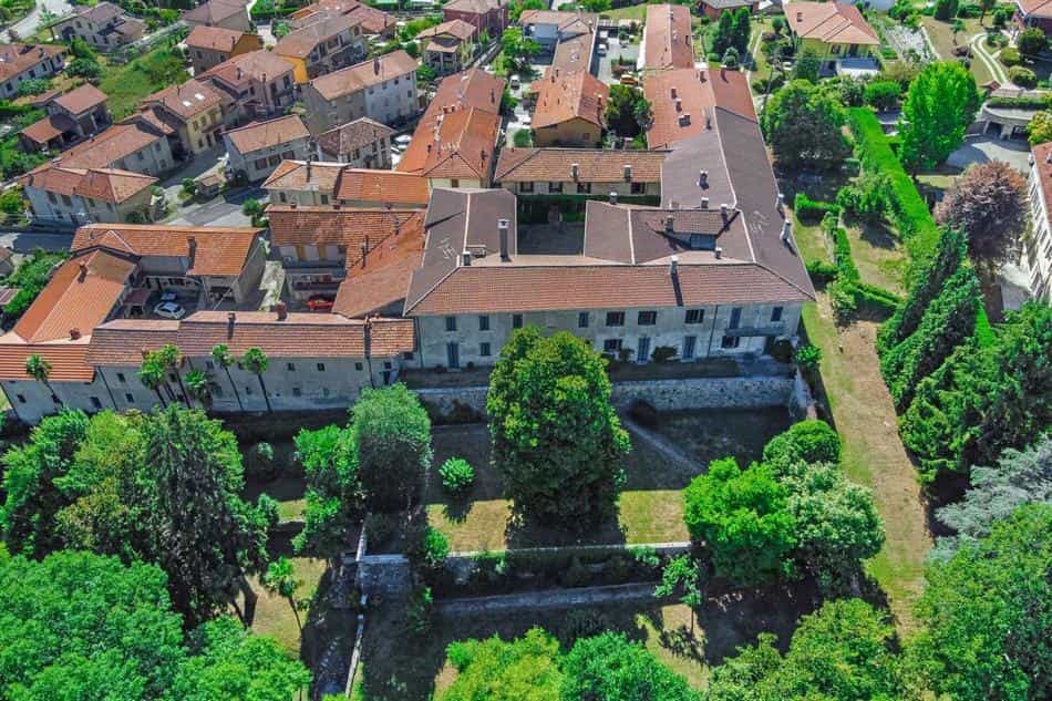 Condominium in Mornago, Lombardije 10943920