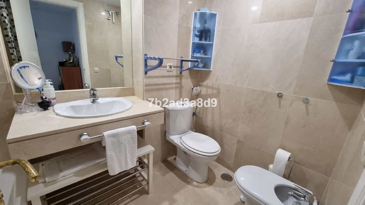 Condominium in Marbella, Andalucía 10943975