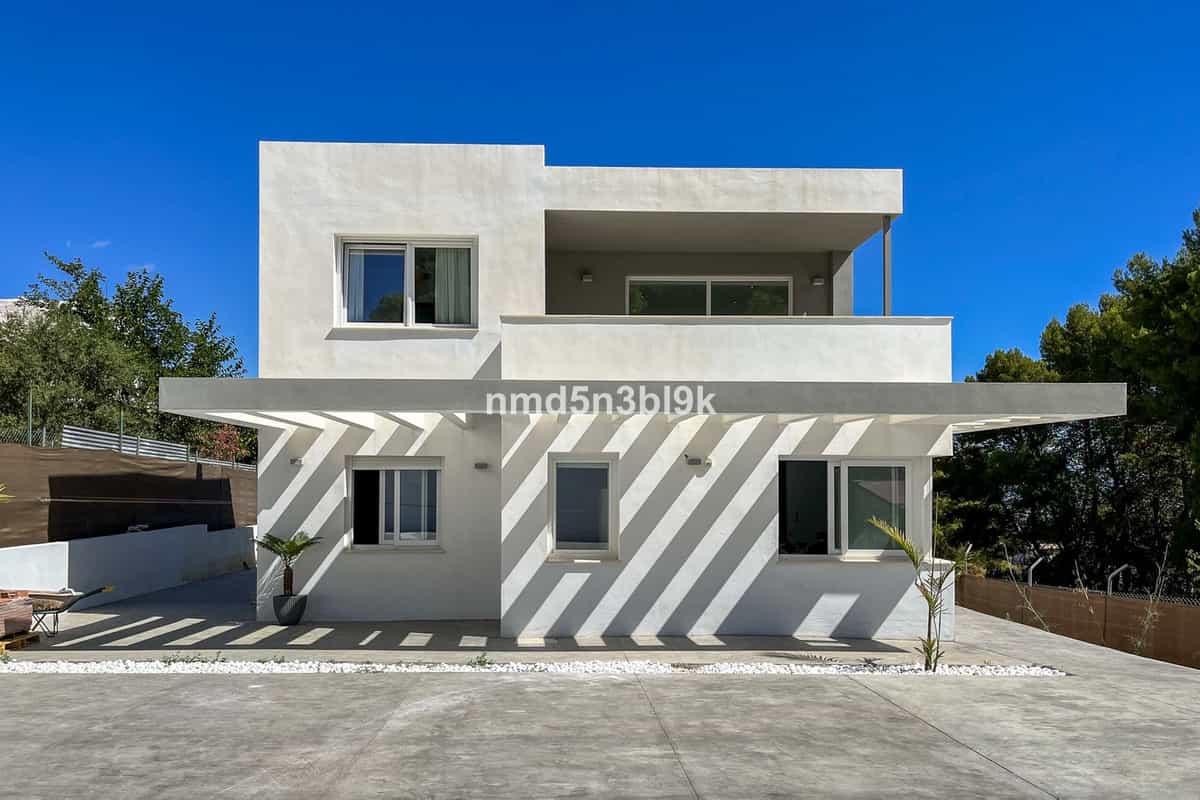 House in Alhaurin de la Torre, Andalusia 10943989