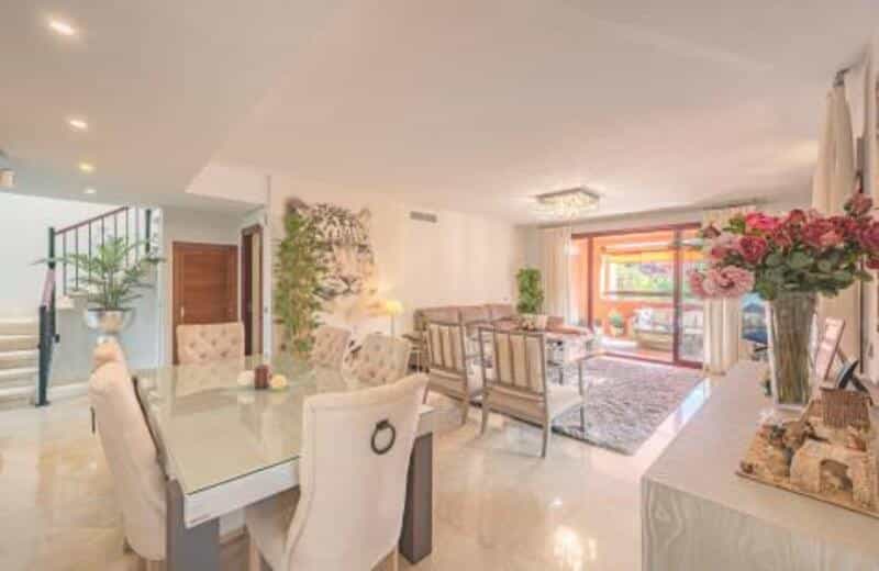 Condominium in Marbella, Andalusia 10944002
