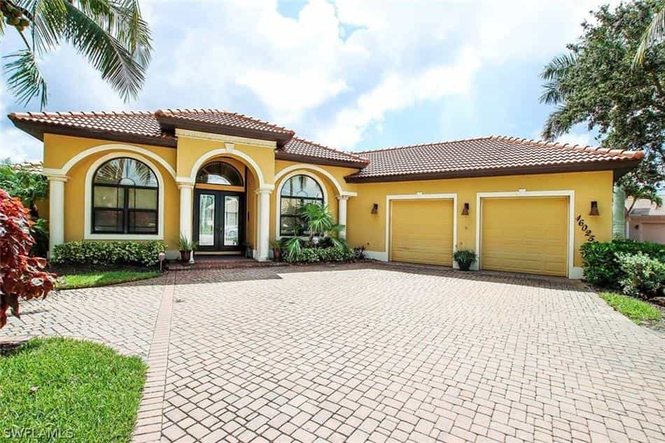 Будинок в Fort Myers, Florida 10944019