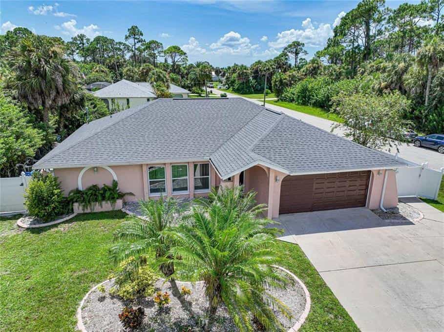 House in Port Charlotte, Florida 10944223
