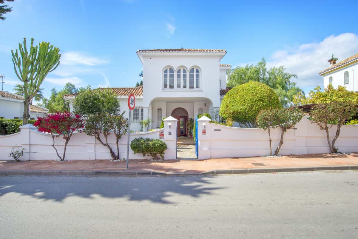 Rumah di San Pedro de Alcantara, Andalusia 10944305